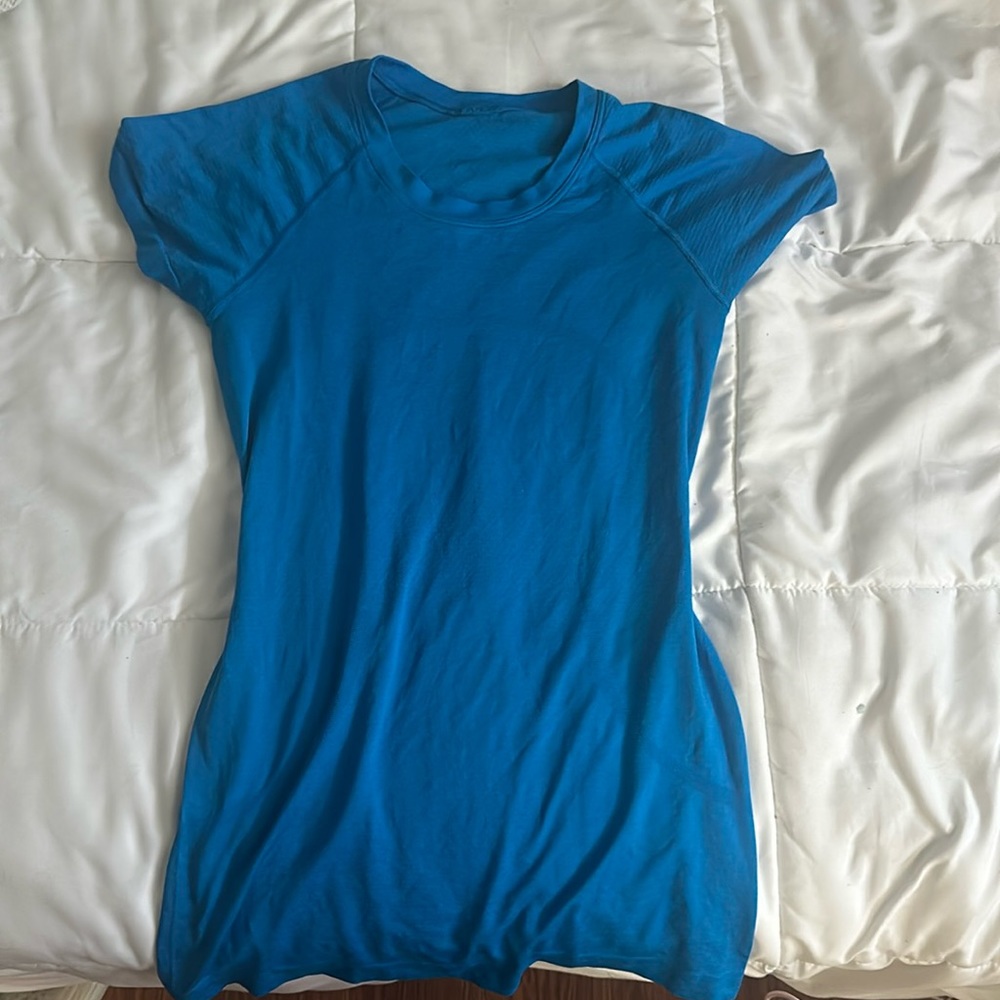 Lululemon athletic blue tee